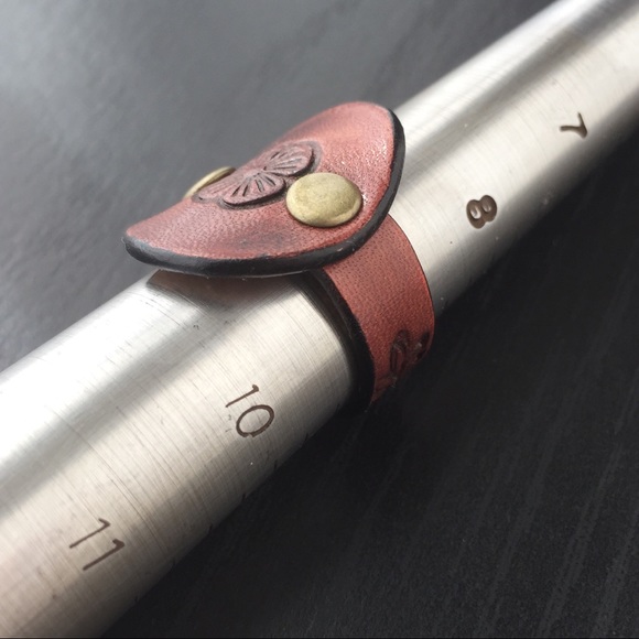 Genuine Leather Ring Brown Antiqued Brass Floral - Picture 7 of 7